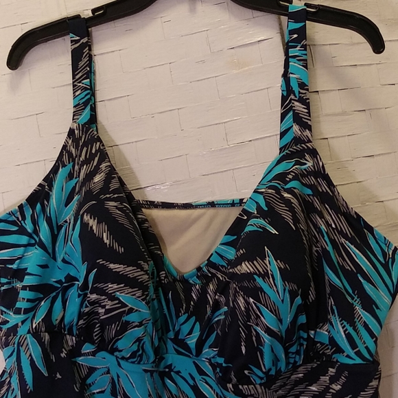 Colorful  Plus Size Swimsuit - Picture 3 of 10